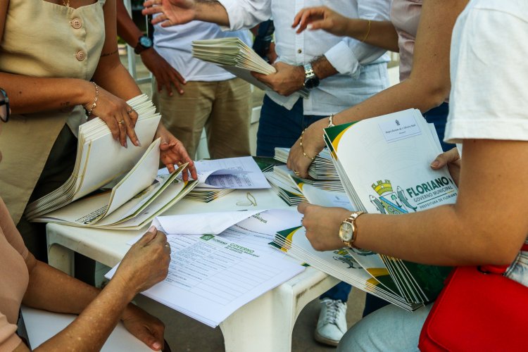 Prefeitura de Floriano realiza entrega quase 270 títulos de regularização fundiária à famílias do Cajueiro II
