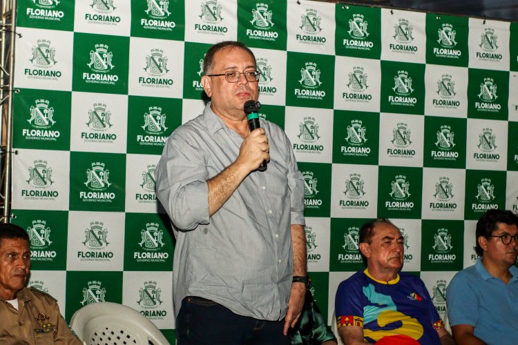 Prefeitura de Floriano realiza entrega quase 270 títulos de regularização fundiária à famílias do Cajueiro II