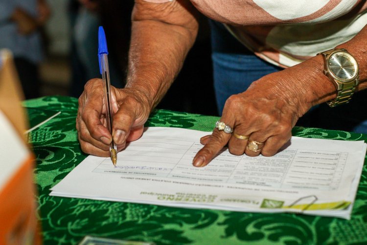 Prefeitura de Floriano realiza entrega quase 270 títulos de regularização fundiária à famílias do Cajueiro II