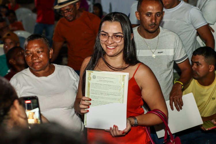 Prefeitura de Floriano realiza entrega quase 270 títulos de regularização fundiária à famílias do Cajueiro II