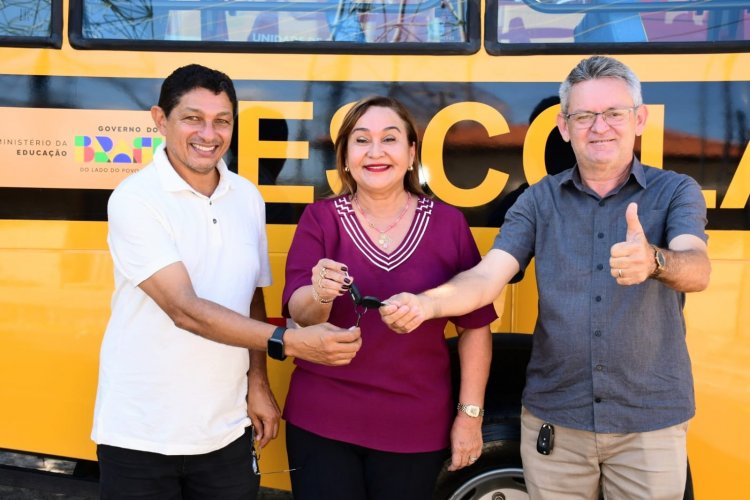 129 ANOS: Prefeitura de Floriano entrega veículos e equipamentos para fortalecer saúde, educação e infraestrutura