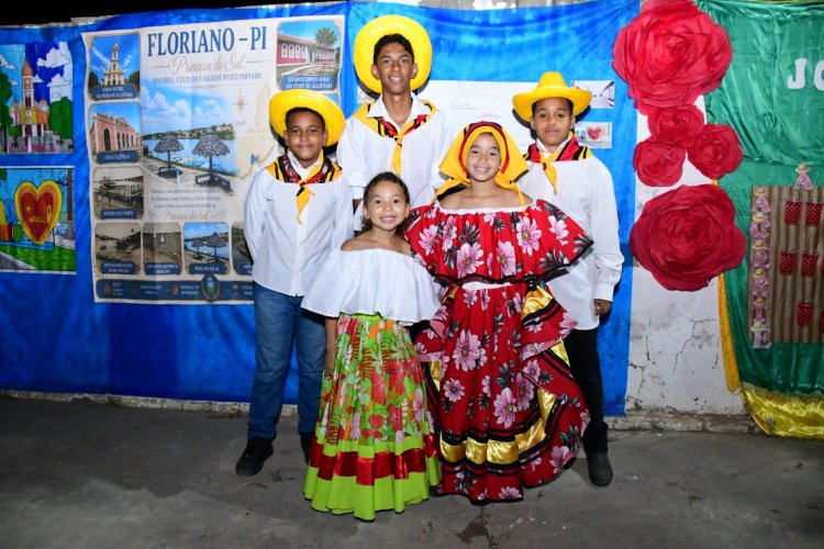 “Arraiá do Ribamar” celebra cultura popular e marca encerramento do semestre letivo na E.M. Ribamar Leal