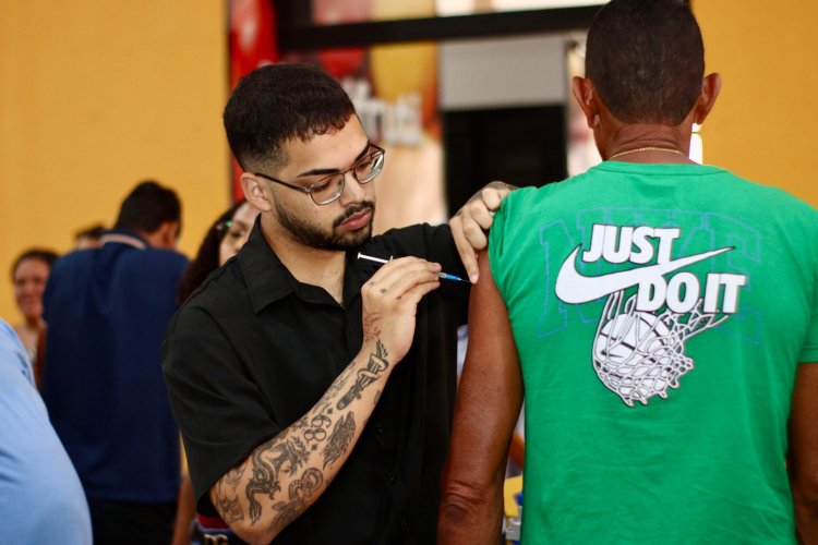 Secretaria de Saúde promove Dia D de Combate às Hepatites Virais com ações no Mercado Público