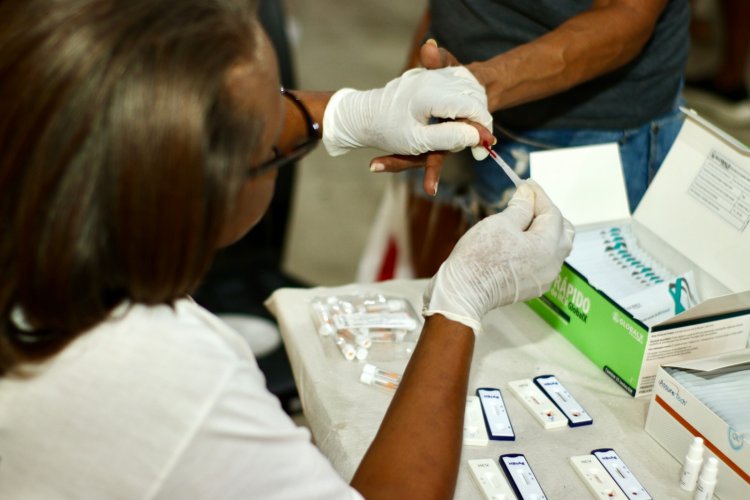 Secretaria de Saúde promove Dia D de Combate às Hepatites Virais com ações no Mercado Público